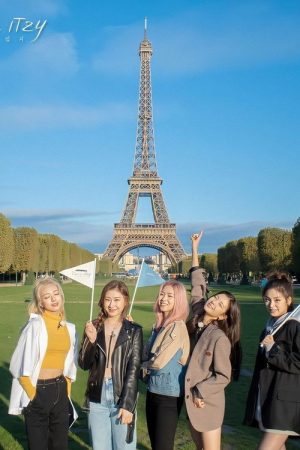 Paris et ITZY (2020) poster