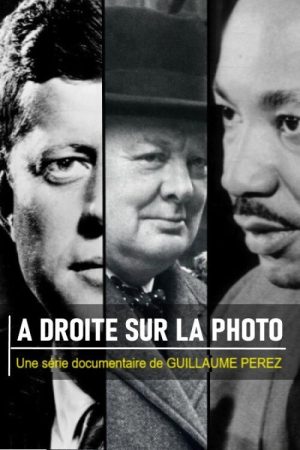 À droite sur la photo (2020) poster